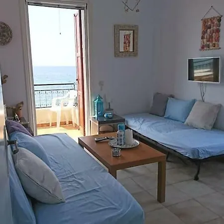 Eva's Seafront House Holiday home *